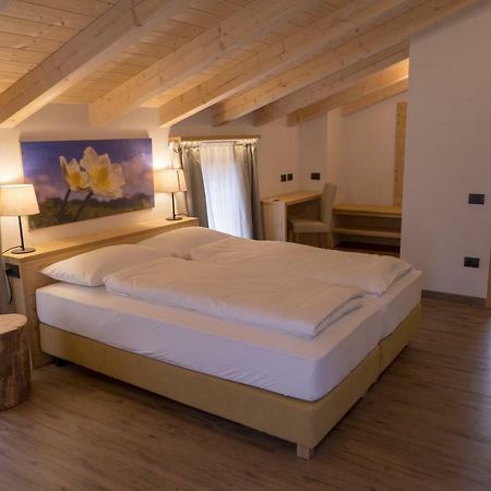 Agritur Piccolo Fiore B&B Taio Esterno foto